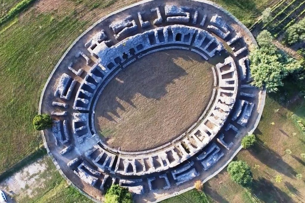 Luna: A Roman Colony and Harbor in Italy 2 Luna