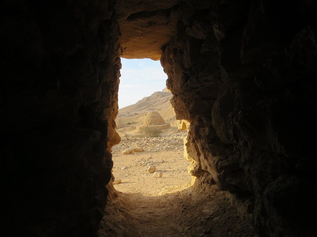 Jebel Hafeet Beehive Tombs: An Early Bronze Age Burial Site 2 Jebel Hafeet beehive tombs