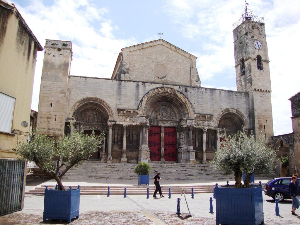 Saint Giles Abbey: A Medieval Pilgrimage Monastery in France 1 Saint Giles Abbey