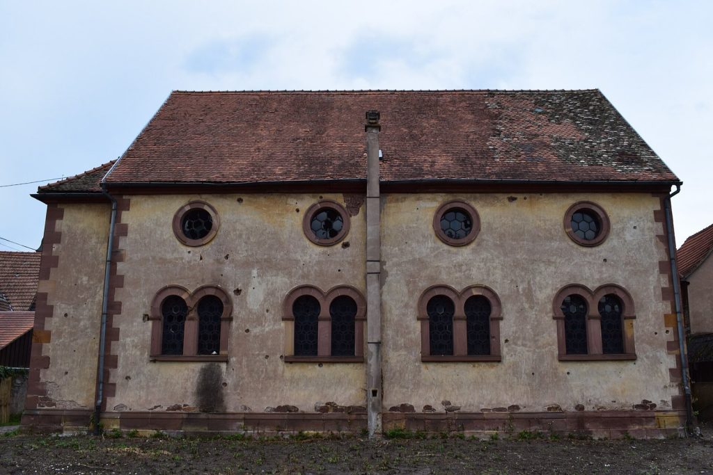 Former Synagogue of Reichshoffen: A Nineteenth-Century Jewish House of Worship 2 Ancienne synagogue de Reichshoffen