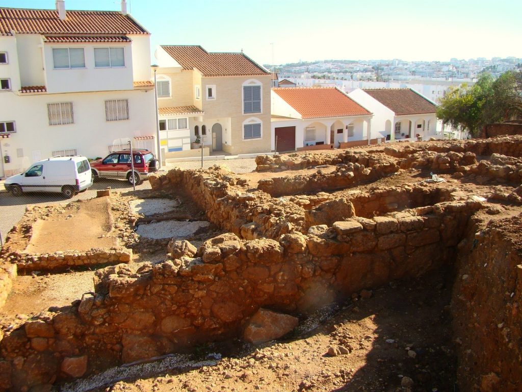 Monte Molião: An Archaeological Settlement in Lagos, Portugal 2 Estação Arqueológica de Monte Molião