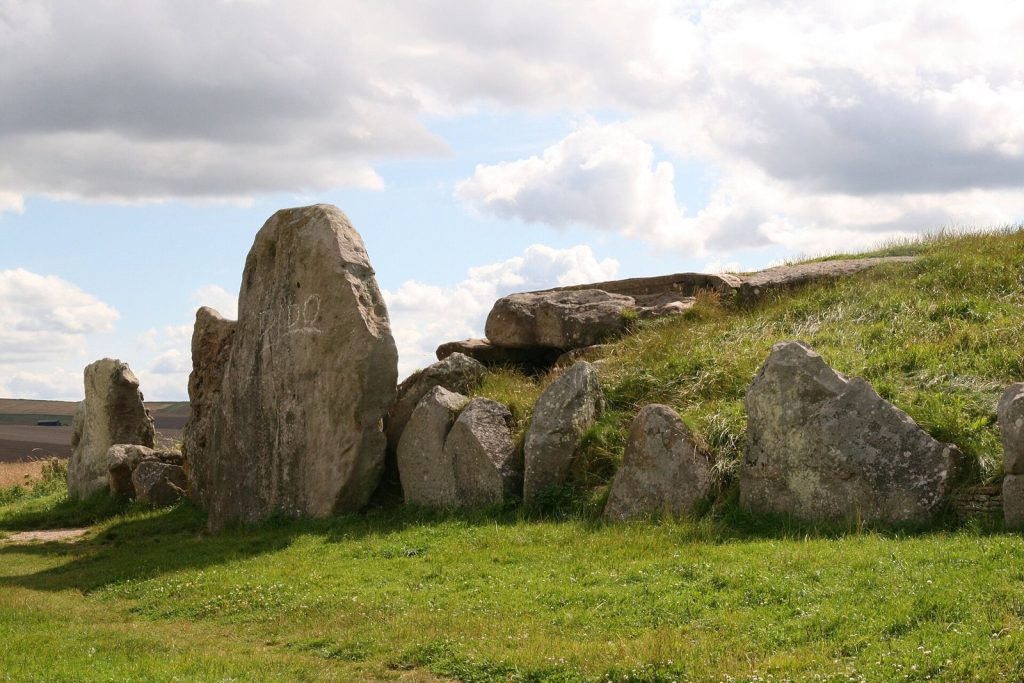 West Kennet Long Barrow: A Neolithic Chambered Tomb in Wiltshire 2 West Kennet Long Barrow