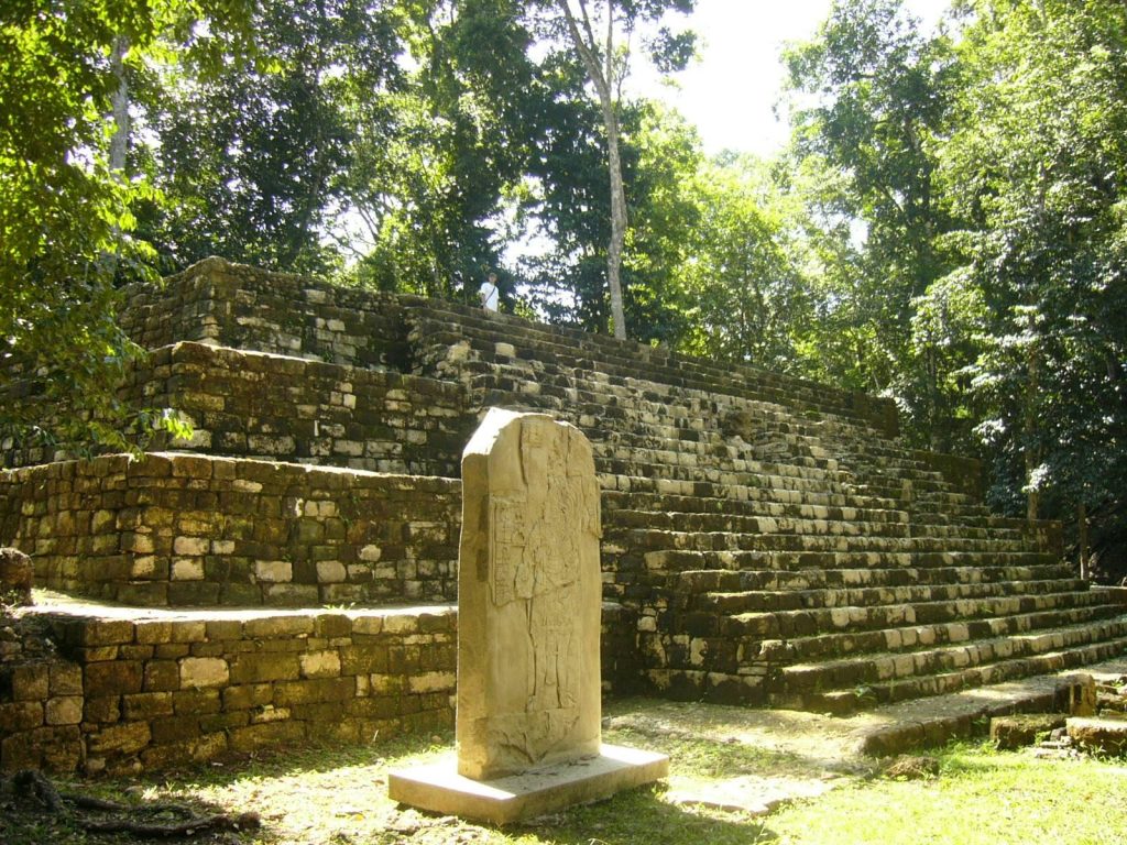 Aguateca: A Maya Dynastic Center in Guatemala 2 Aguateca