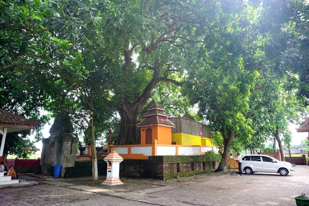 Trowulan: Archaeological Site of the Majapahit Capital 1 Trowulan Temple