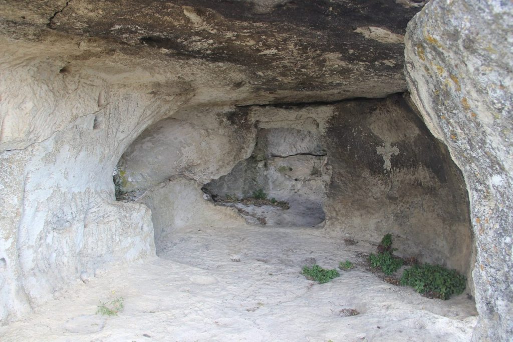Church of the Dormition in Eski Kermen: An Orthodox Cave Church 2 Church of the Dormition in Eski Kermen
