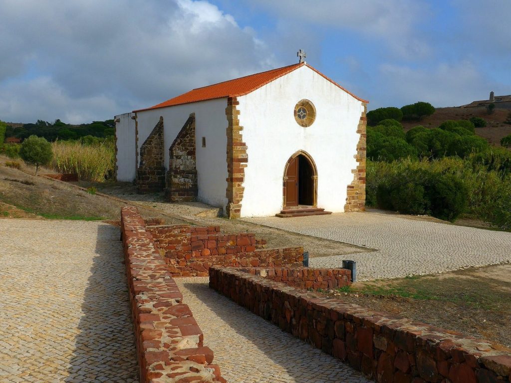 Hermitage of Our Lady of Guadalupe: A Roman Catholic Chapel in Portugal 1 Hermitage of Our Lady of Guadalupe