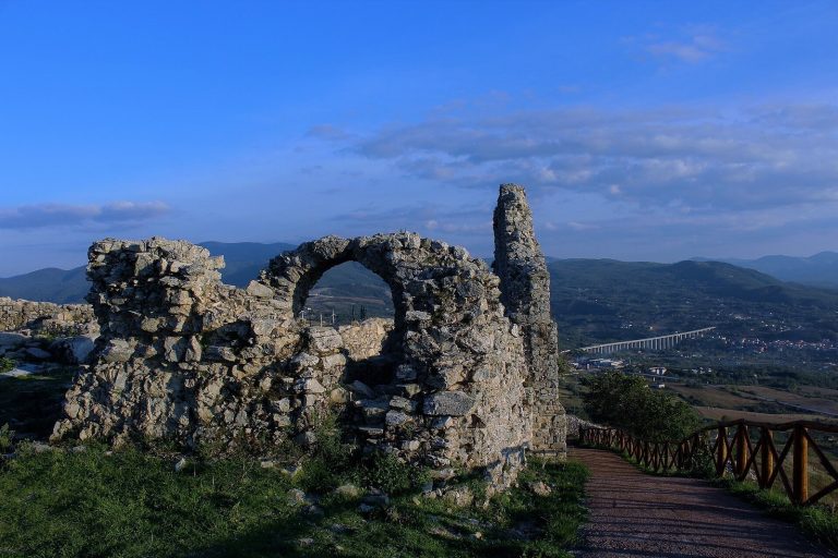 Satrianum: A Lucanian Settlement and Medieval Episcopal Stronghold in Italy