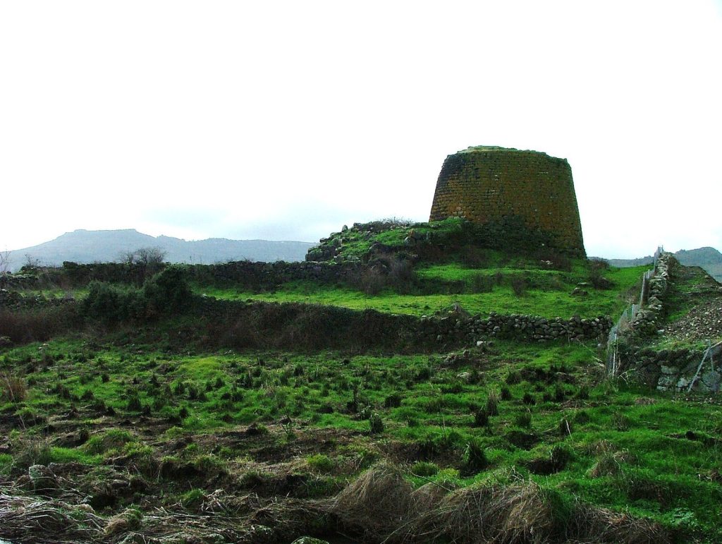 Nuraghe Oes: A Nuragic Residential Complex in Sardinia 1 Nuraghe Oes