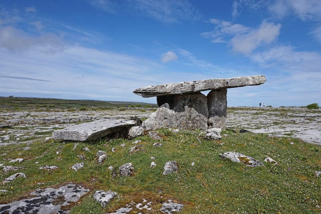 Poulnabrone Dolmen: A Neolithic Portal Tomb in Ireland 1 Poulnabrone dolmen