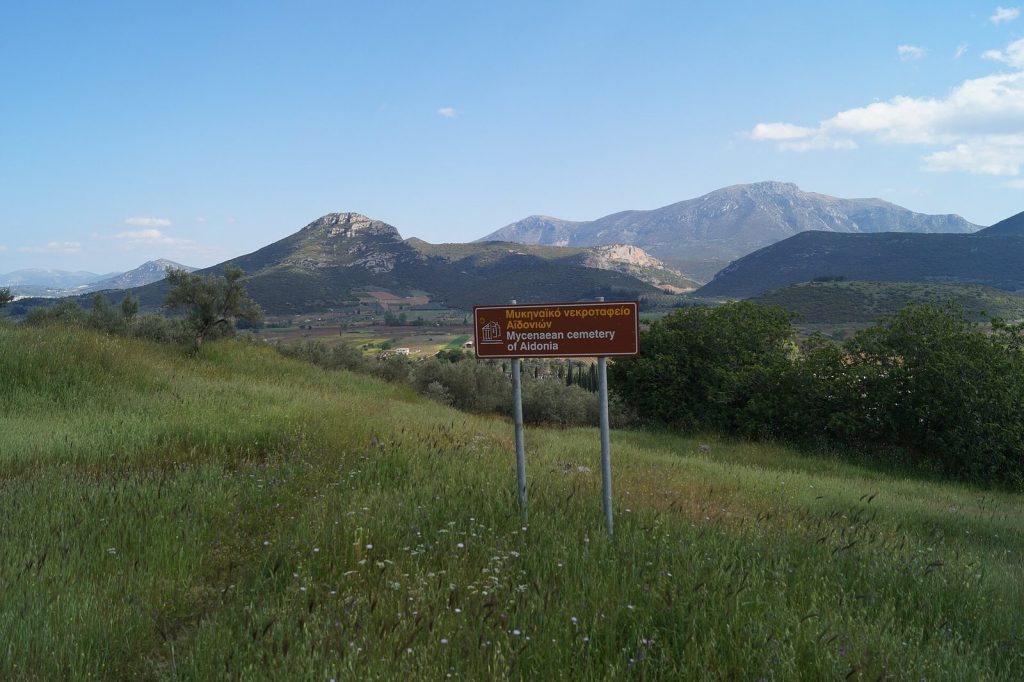 Mycenaean Cemetery of Aidonia: A Bronze Age Burial Ground in Greece 1 Mycenaean cemetery of Aidonia