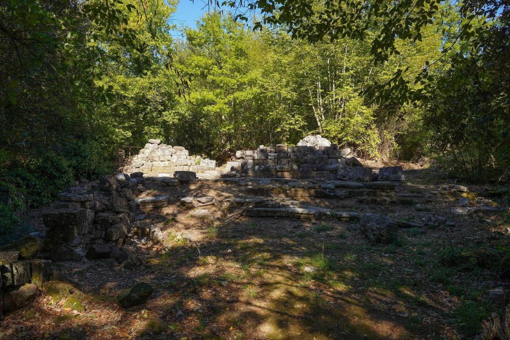 Castro, Lazio: Capital of the Duchy and a Destroyed Renaissance City 2 Castro, Lazio