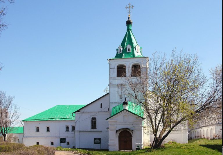 Alexandrov Kremlin: A Fortified Royal Residence and Monastery Complex in Russia