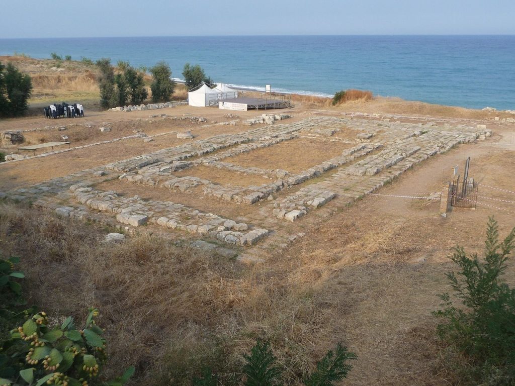 Caulonia: A Greek City of Magna Graecia in Southern Italy 1 Caulonia