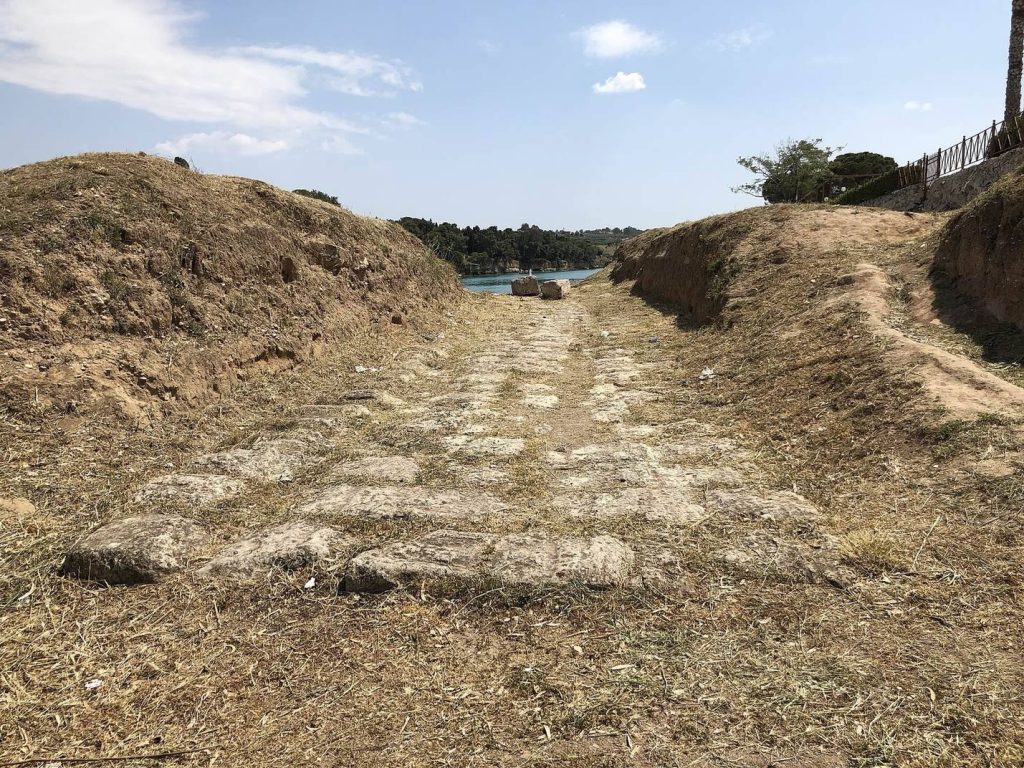 Diolkos: The Ancient Greek Ship-Transport Trackway Across the Isthmus of Corinth 2 Diolkos