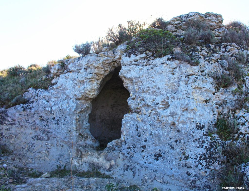 Sa Figu Archaeological Area: A Prehistoric Cemetery in Sardinia 1 Area archeologica di Sa Figu
