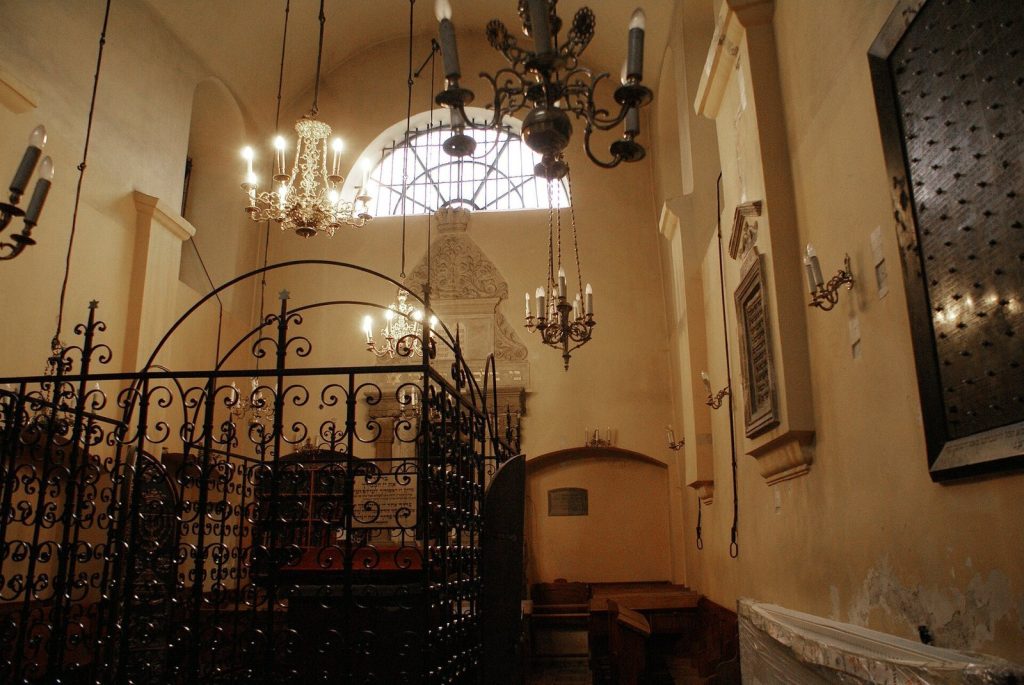 Remuh Synagogue: A Late Renaissance Jewish House of Worship in Kraków 1 Remuh Synagogue