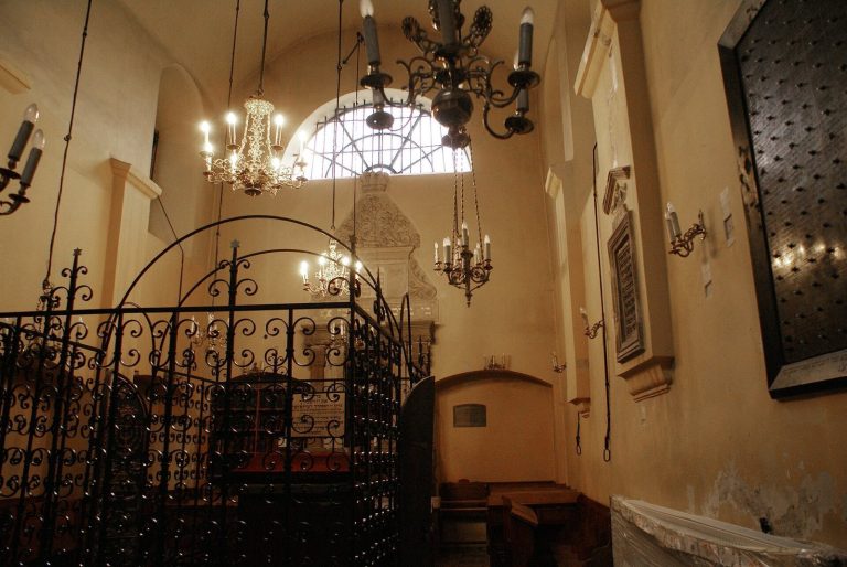Remuh Synagogue: A Late Renaissance Jewish House of Worship in Kraków