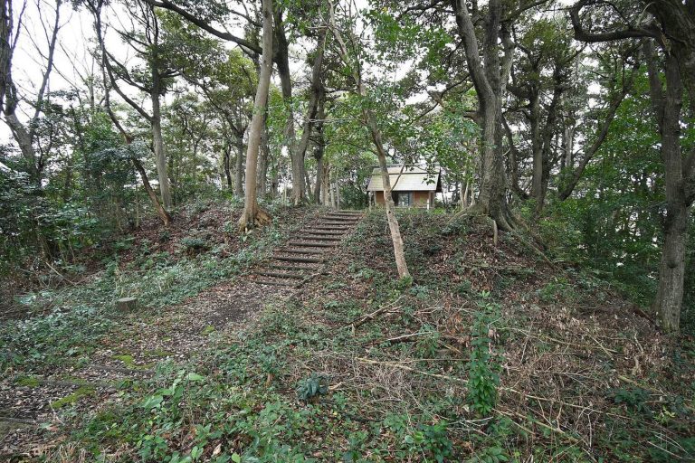 Hanareko Kofun: A Burial Mound Thought to Date to the Fifth Century