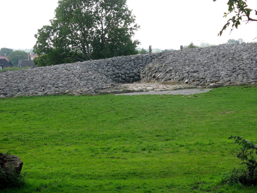 The King's Grave: A Nordic Bronze Age Burial Cairn in Sweden 2 The King's Grave