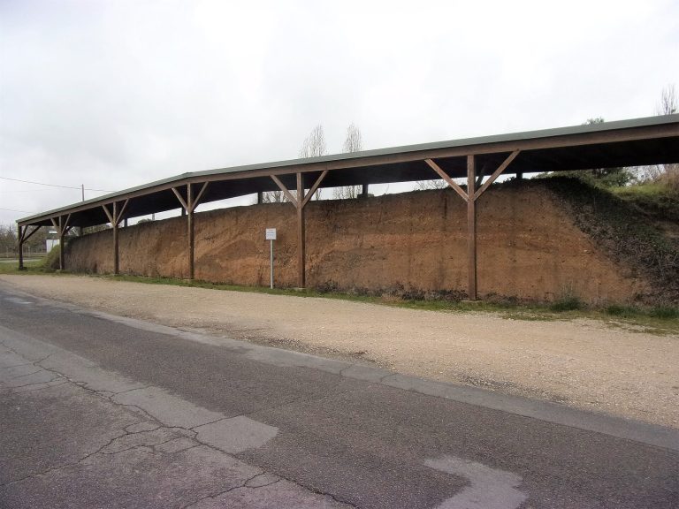 The Châteliers Gallic Rampart: Fortification of an Iron Age Settlement