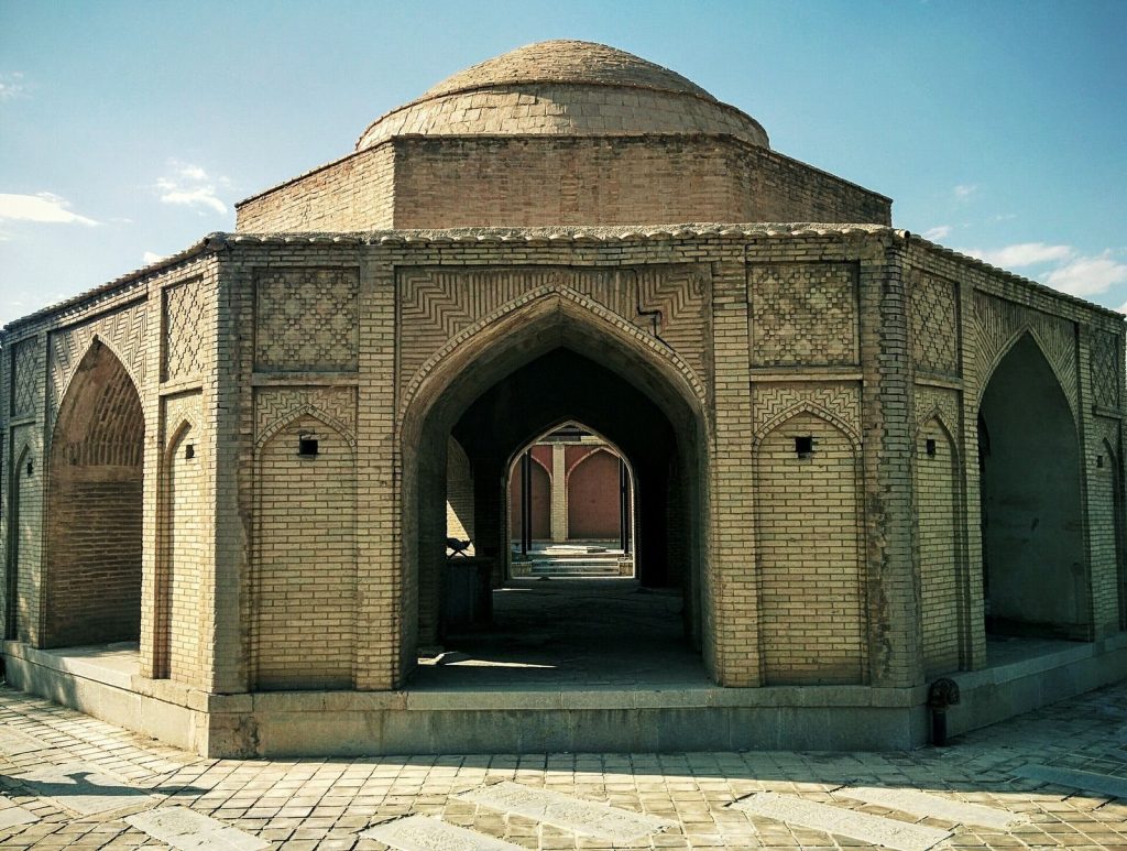 Takht-e Fulad: A Historic Cemetery and Funerary Complex in Isfahan, Iran 2 Takht-e Fulad