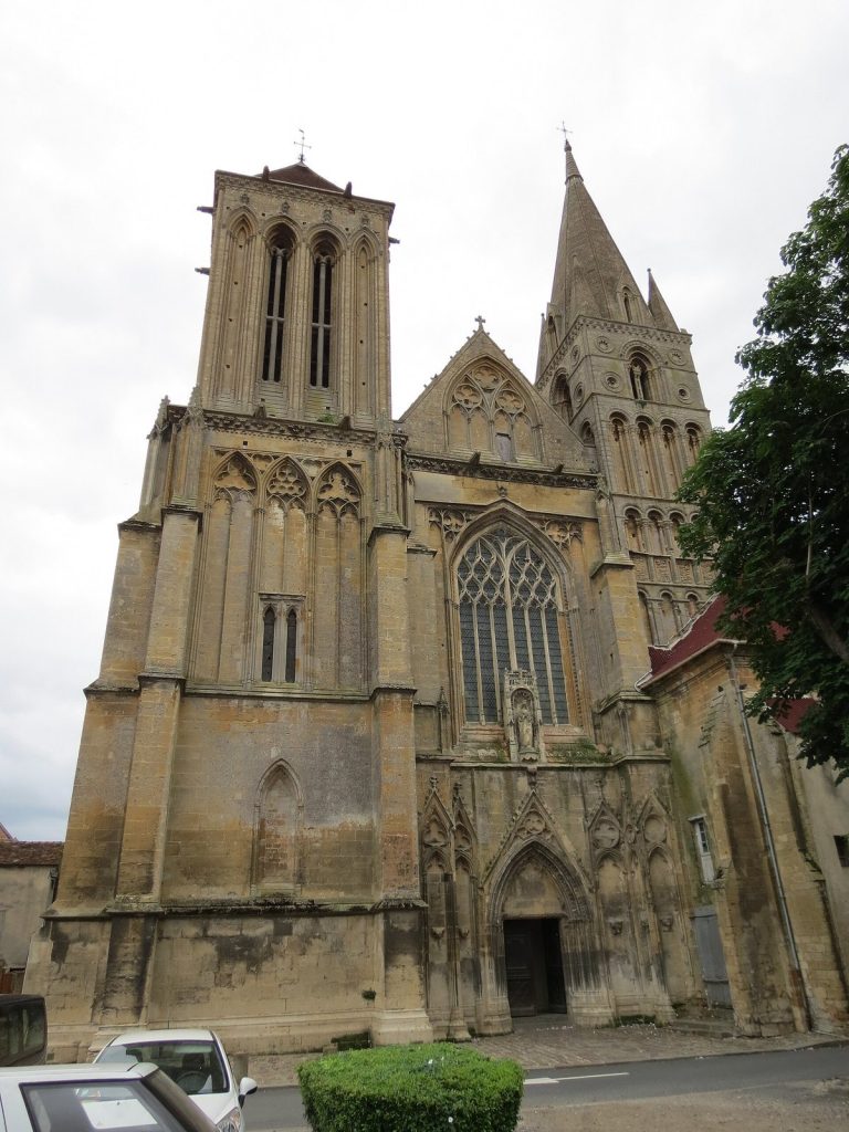 Abbey of Saint-Pierre-sur-Dives: A Benedictine Monastery in Normandy 1 Abbey of Saint-Pierre-sur-Dives