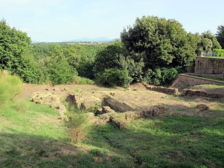 Necropolis of Sovana: Etruscan Tombs around Ancient Suana