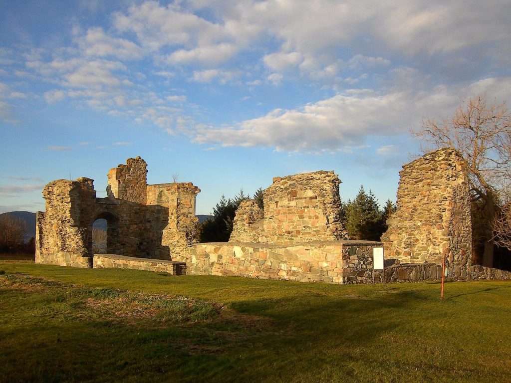 Tautra Abbey: A Medieval Cistercian Monastery in Norway 2 Tautra Abbey