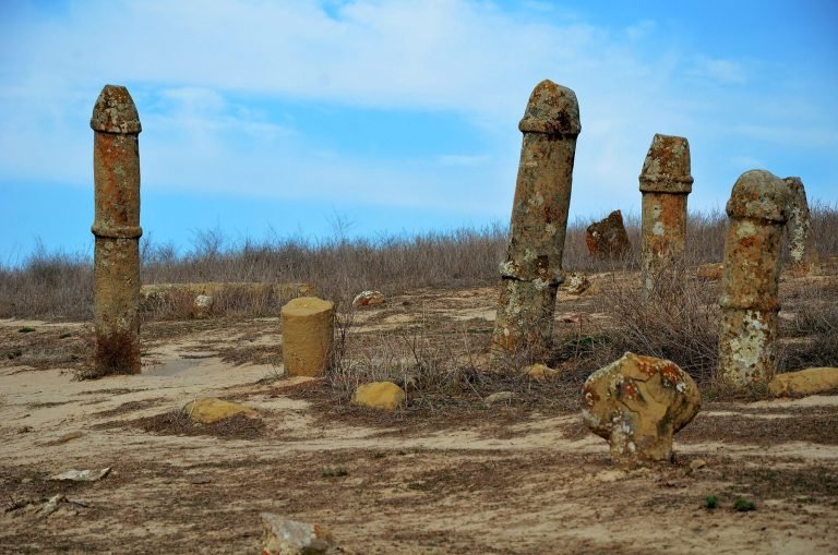 Khalid Nabi Cemetery: A Turkmen Burial Ground and Pilgrimage Site