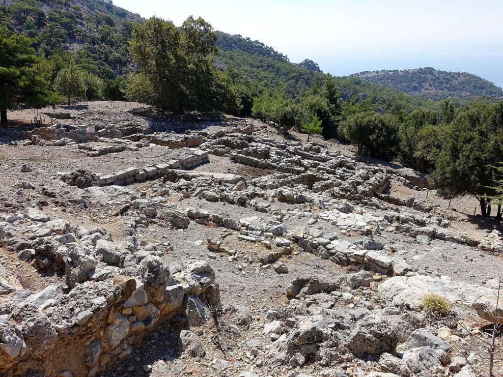 Sanctuary of Kato Symi: A Minoan and Greek Cult Site in Crete 1 Sanctuary of Kato Symi