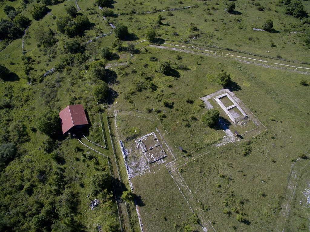 Ocriticum: An Italic and Roman Settlement and Sanctuary in Italy 1 Ocriticum