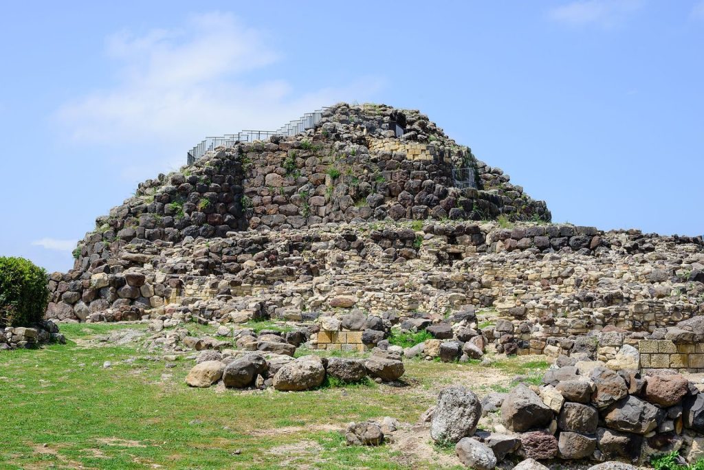Su Nuraxi di Barumini: A Nuragic Settlement and Tower Complex 1 Su Nuraxi di Barumini