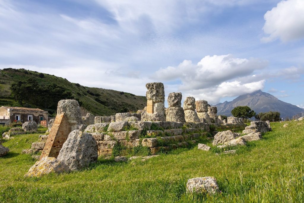 Himera: An Ancient Greek Colony in Sicily 1 Himera