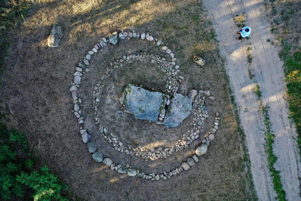 Megalithic Tombs near Lüdelsen: A Neolithic Burial Complex in Germany 1 Großsteingräber bei Lüdelsen