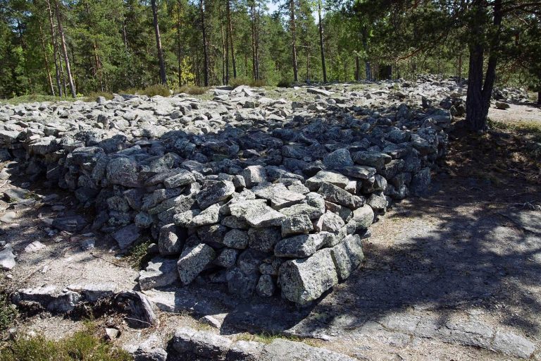 Sammallahdenmäki: A Bronze Age Burial Ground in Finland