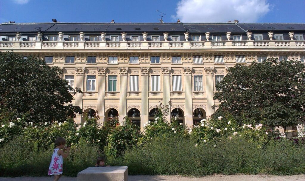 Palais-Royal: A Palace and Cultural Complex in Paris 1 Palais-Royal