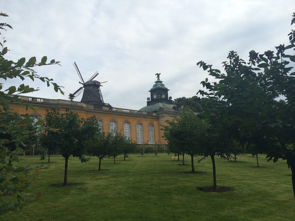 New Chambers: Frederick II’s Guest Palace at Sanssouci in Potsdam 3 New Chambers