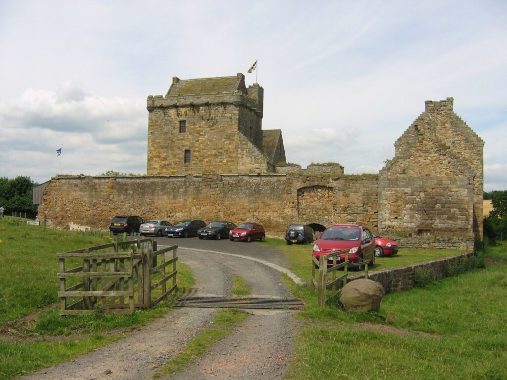 Balgonie Castle: A Medieval Courtyard Castle and Tower House 1 Balgonie Castle