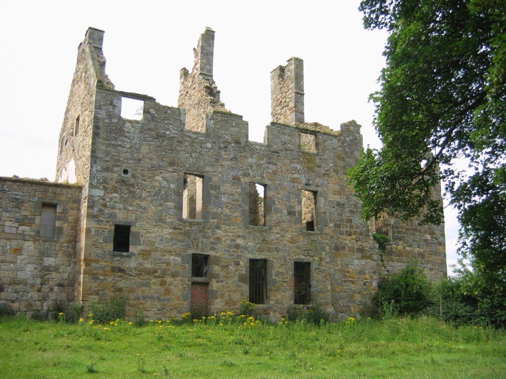 Balgonie Castle: A Medieval Courtyard Castle and Tower House 3 Balgonie Castle