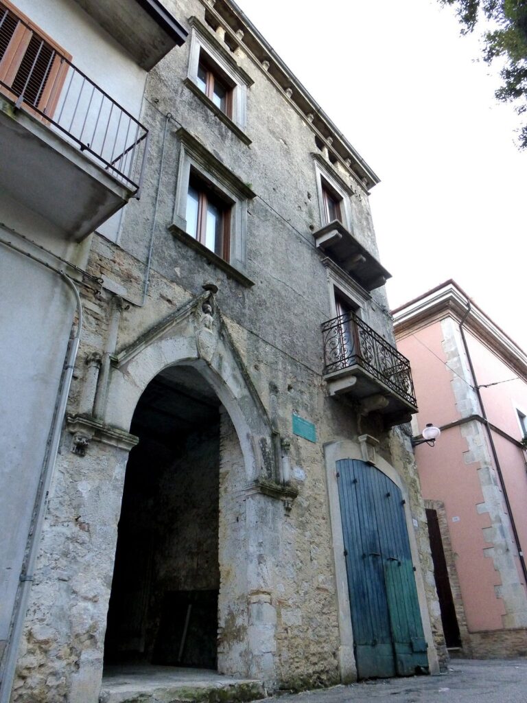 Casa Marini: A Fifteenth-Century Civilian Building in Guardiagrele 1 Casa Marini