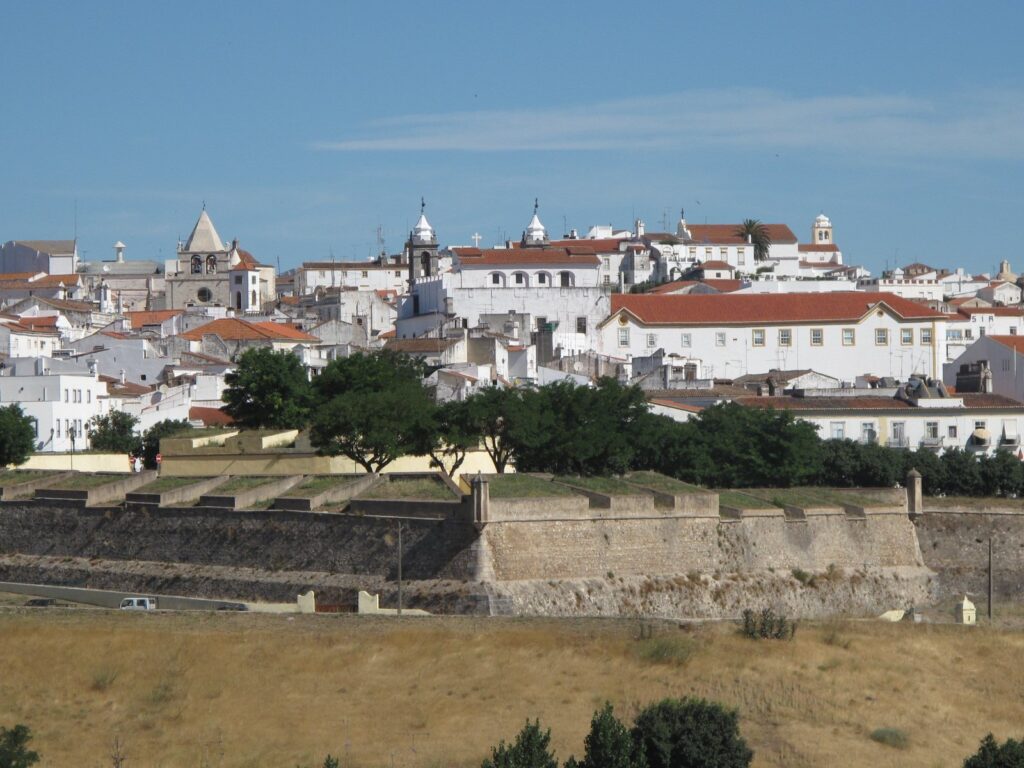 Elvas: A Portuguese Garrison Town and Its Fortifications 2 Garrison Border Town of Elvas and its Fortifications