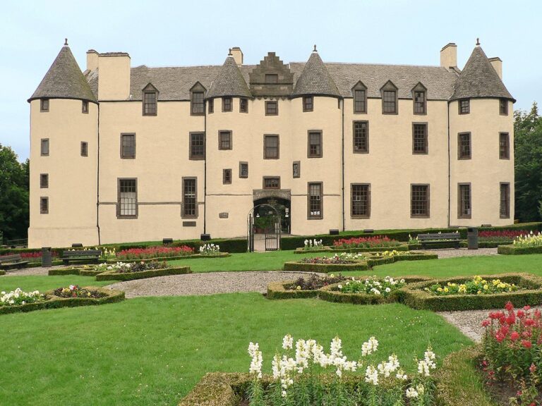 Dudhope Castle: A Tower House and Barracks in Dundee