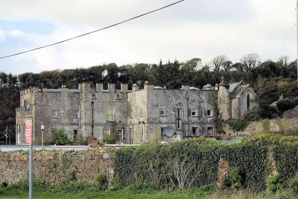 Amroth Castle: A Castle-Style Country House in Pembrokeshire 2 Amroth Castle