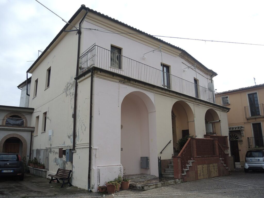 De Sterlich Palace: An Aristocratic Residence and Municipal Seat in Cermignano 1 De Sterlich Palace