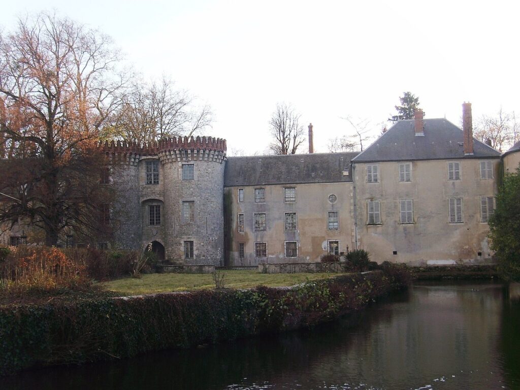Bonde Castle: A Medieval Stronghold and Residence in Milly-la-Forêt, France 2 Château de la Bonde