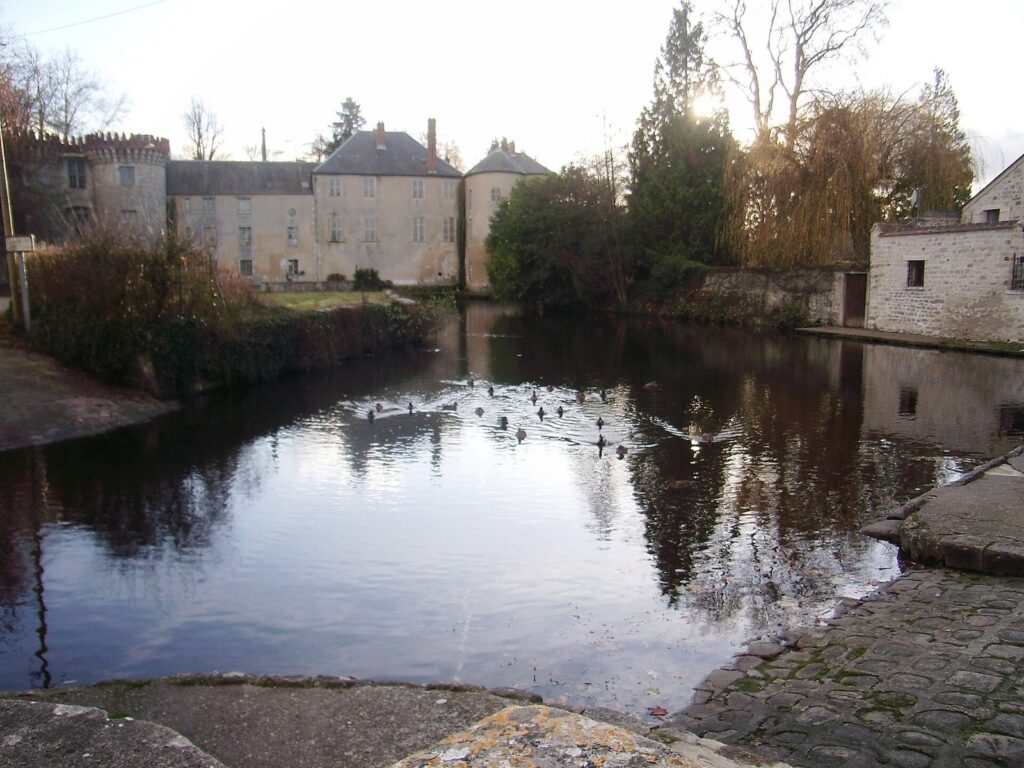 Bonde Castle: A Medieval Stronghold and Residence in Milly-la-Forêt, France 3 Château de la Bonde