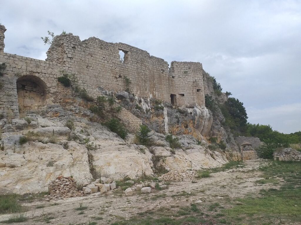 Novigrad Castle: A Medieval Fortress in Croatia 1 Novigrad Castle