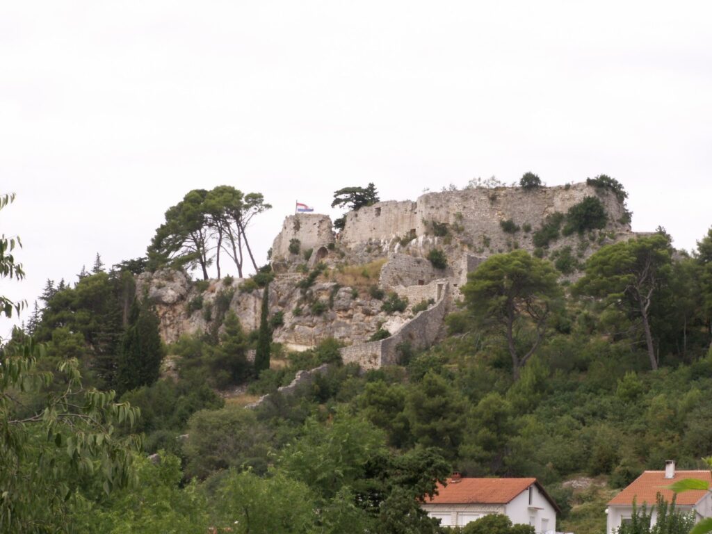 Novigrad Castle: A Medieval Fortress in Croatia 2 Novigrad Castle