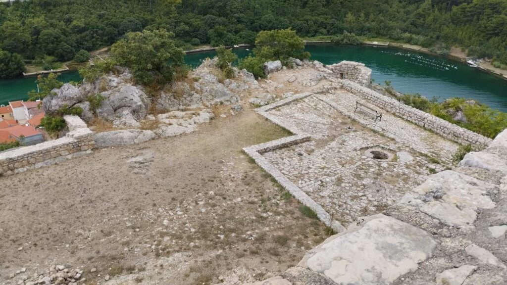 Novigrad Castle: A Medieval Fortress in Croatia 3 Novigrad Castle