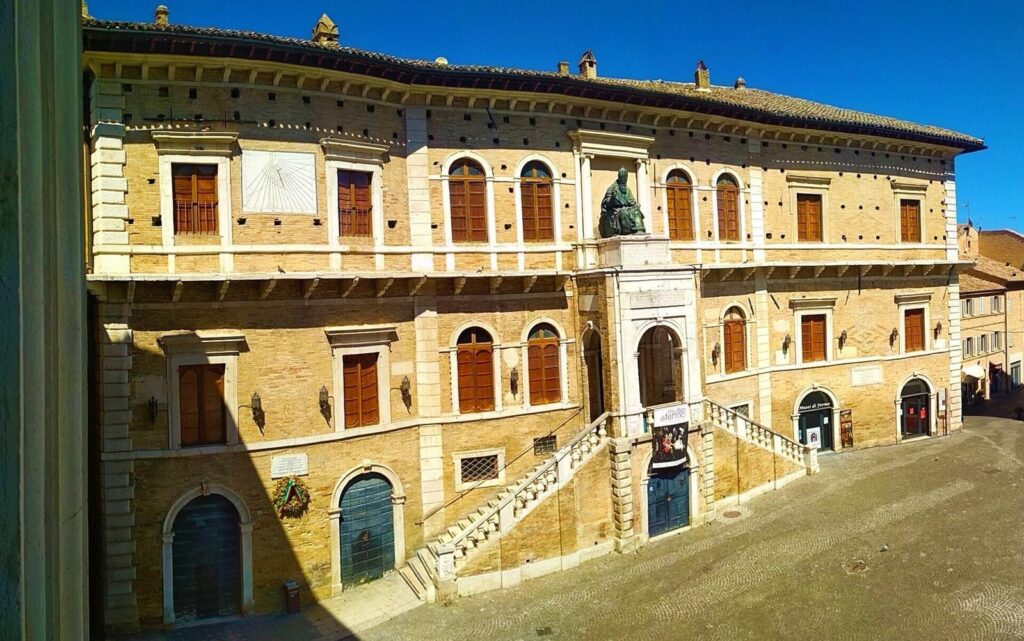 Palazzo dei Priori (Fermo)